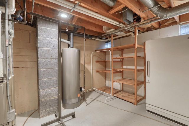 1516 Evergreen DRIVE, Waukesha, WI 53188