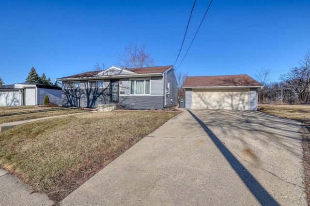 1516 Evergreen DRIVE, Waukesha, WI 53188