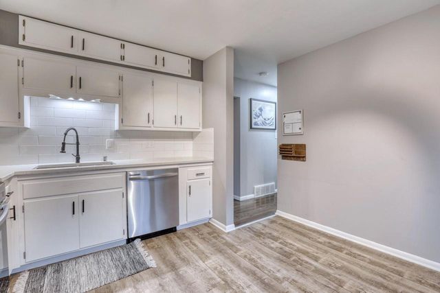 1516 Evergreen DRIVE, Waukesha, WI 53188