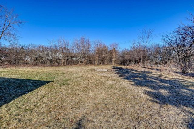 1516 Evergreen DRIVE, Waukesha, WI 53188