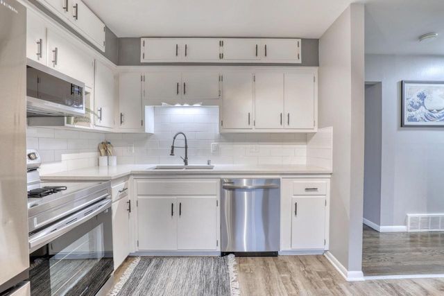 1516 Evergreen DRIVE, Waukesha, WI 53188