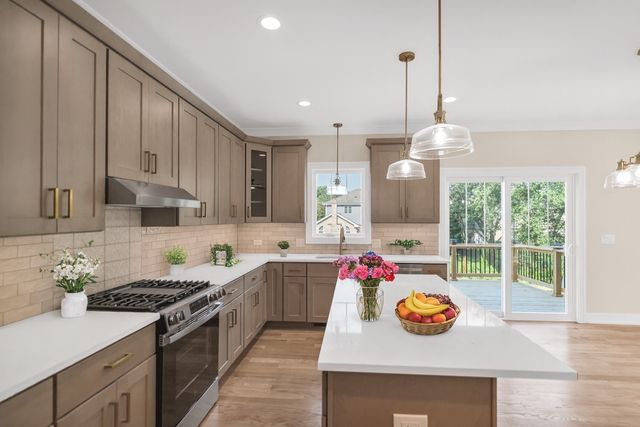 16546 Pear Avenue, Orland Park, IL 60462