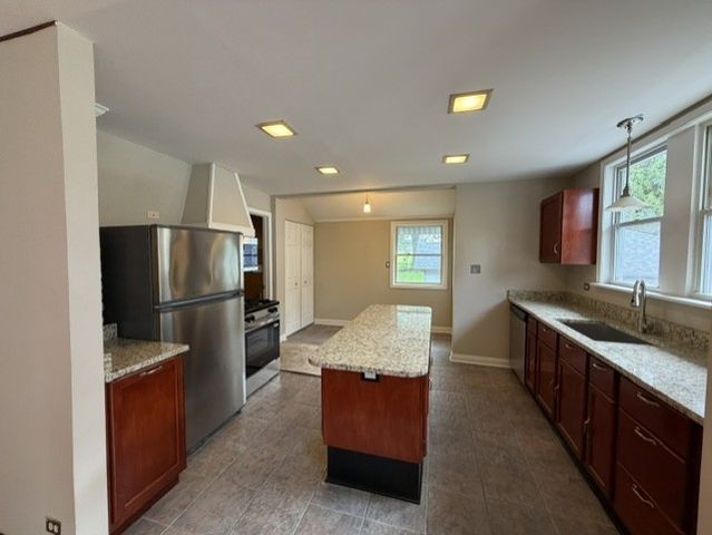 414 W Park Avenue, Round Lake, IL 60073