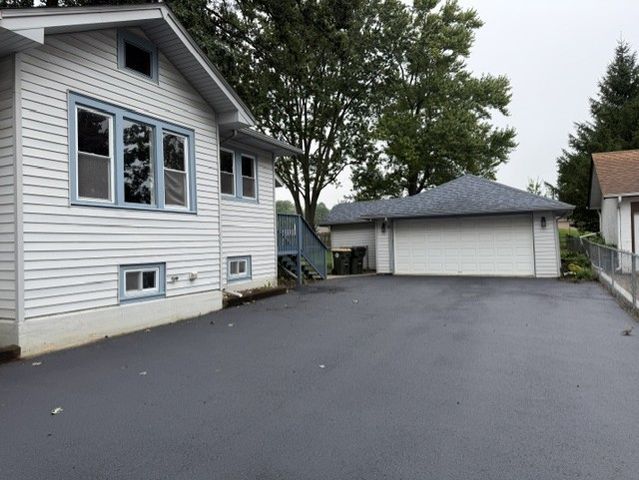414 W Park Avenue, Round Lake, IL 60073