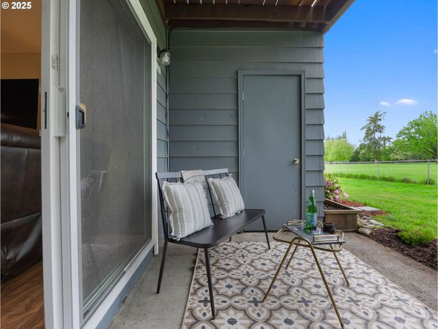1256 Ne HOGAN Dr, Gresham, OR 97030