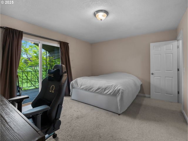 1256 Ne HOGAN Dr, Gresham, OR 97030