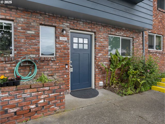 1256 Ne HOGAN Dr, Gresham, OR 97030