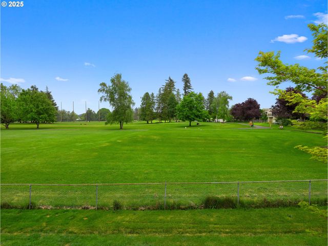 1256 Ne HOGAN Dr, Gresham, OR 97030