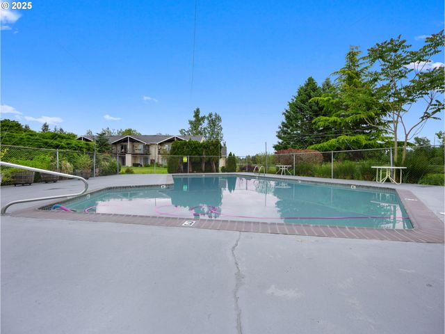 1256 Ne HOGAN Dr, Gresham, OR 97030