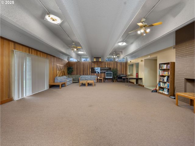 1256 Ne HOGAN Dr, Gresham, OR 97030