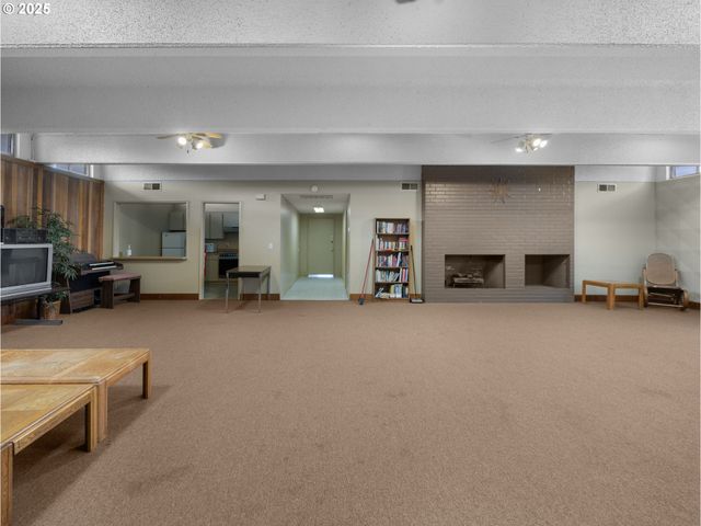 1256 Ne HOGAN Dr, Gresham, OR 97030