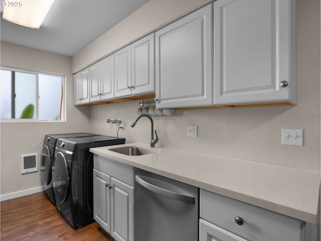 1256 Ne HOGAN Dr, Gresham, OR 97030