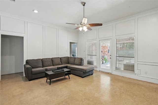 732 Heather Knoll Drive, Desoto, TX 75115