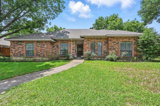 732 Heather Knoll Drive, Desoto, TX 75115