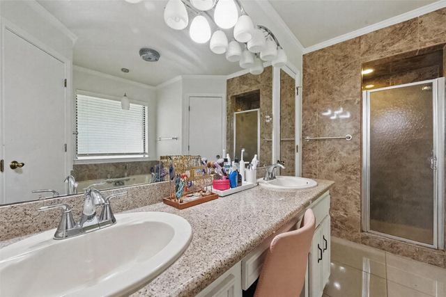 732 Heather Knoll Drive, Desoto, TX 75115