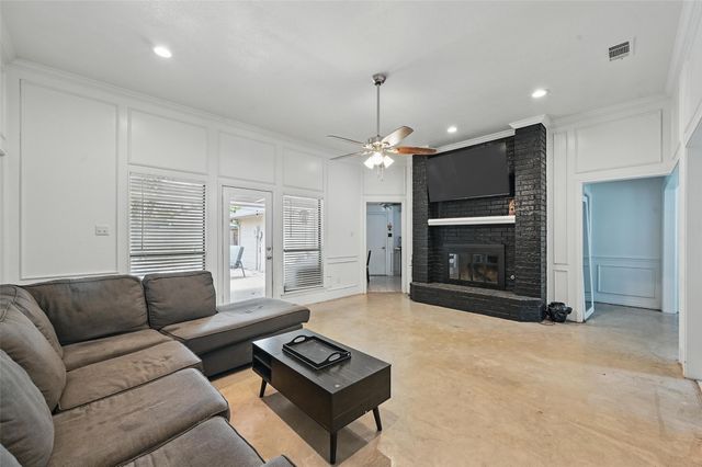 732 Heather Knoll Drive, Desoto, TX 75115