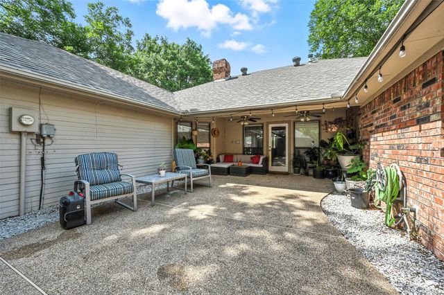 732 Heather Knoll Drive, Desoto, TX 75115