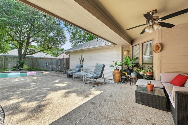 732 Heather Knoll Drive, Desoto, TX 75115