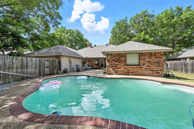 732 Heather Knoll Drive, Desoto, TX 75115