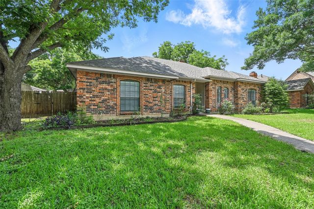 732 Heather Knoll Drive, Desoto, TX 75115