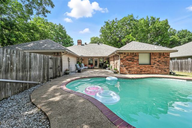 732 Heather Knoll Drive, Desoto, TX 75115