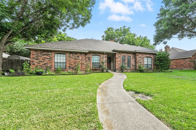 732 Heather Knoll Drive, Desoto, TX 75115