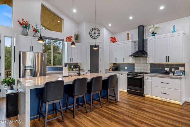 2344 Hellcat Circle, Overgaard, AZ 85933