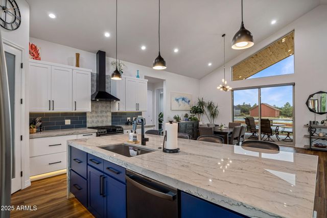 2344 Hellcat Circle, Overgaard, AZ 85933