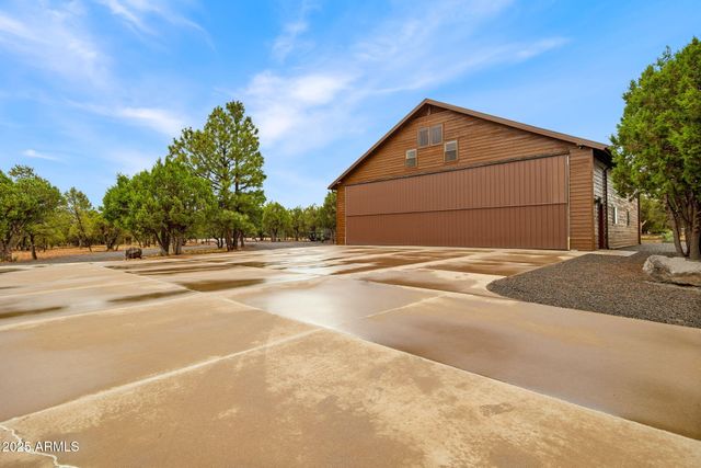 2344 Hellcat Circle, Overgaard, AZ 85933