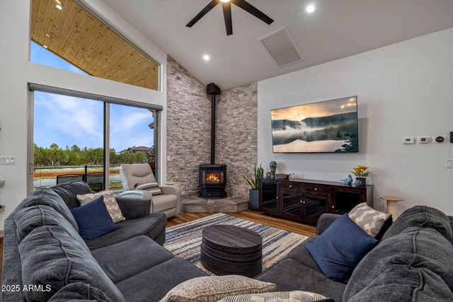 2344 Hellcat Circle, Overgaard, AZ 85933