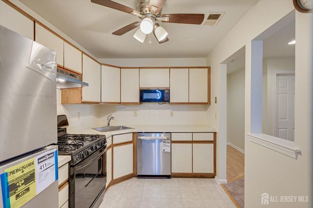 1109 Stoneridge Circle, Helmetta, NJ 08828