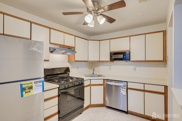 1109 Stoneridge Circle, Helmetta, NJ 08828