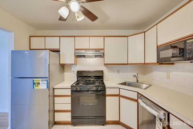 1109 Stoneridge Circle, Helmetta, NJ 08828