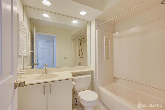 1109 Stoneridge Circle, Helmetta, NJ 08828