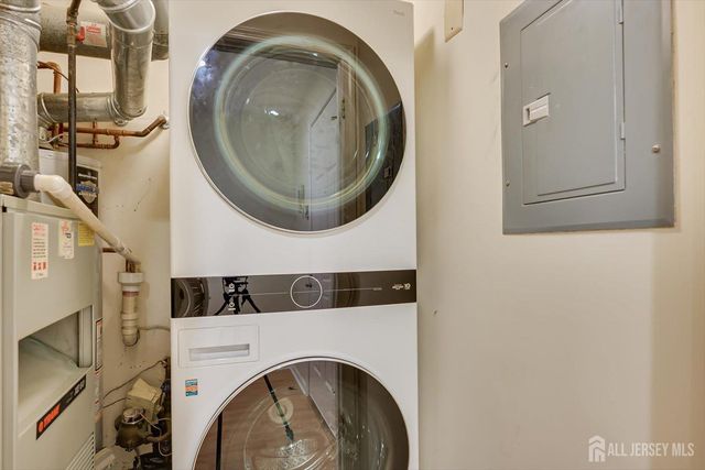 1109 Stoneridge Circle, Helmetta, NJ 08828