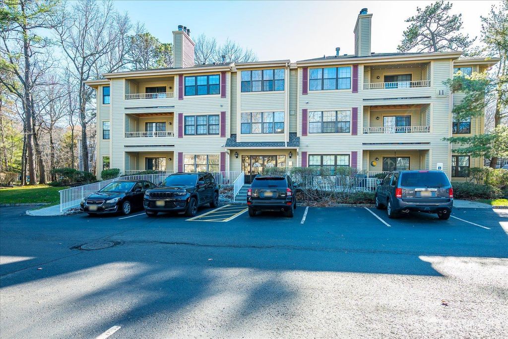 1109 Stoneridge Circle, Helmetta, NJ 08828