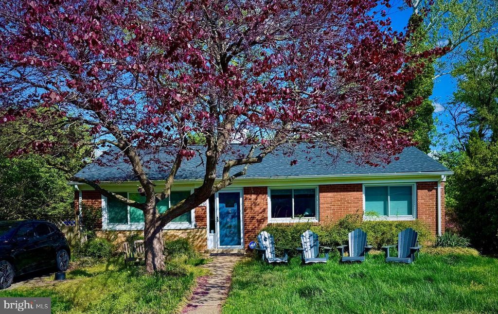 8429 FARRELL DR, Chevy Chase, MD 20815