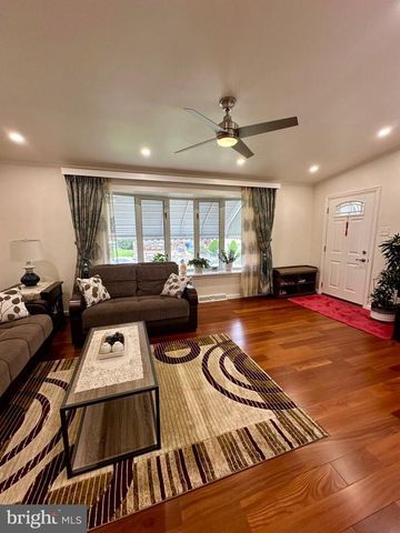 8927 REVERE ST, Philadelphia, PA 19152