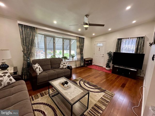 8927 REVERE ST, Philadelphia, PA 19152