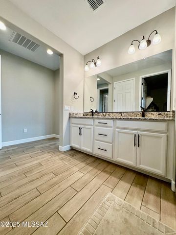 9709 E Holbert Trail, Tucson, AZ 85747