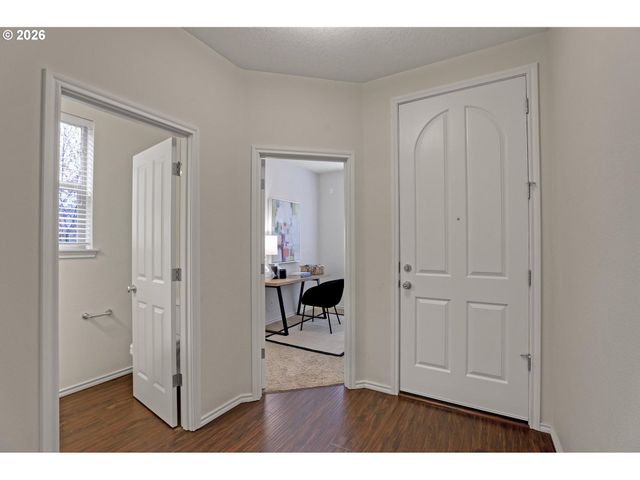 9386 Nw HARVEST HILL Dr, Portland, OR 97229