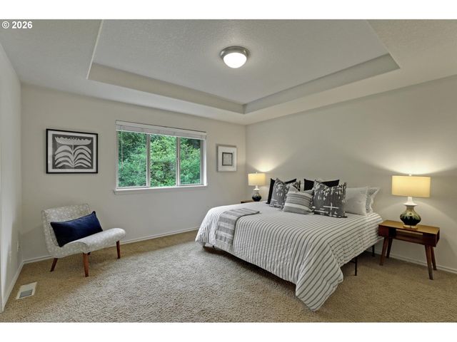 9386 Nw HARVEST HILL Dr, Portland, OR 97229