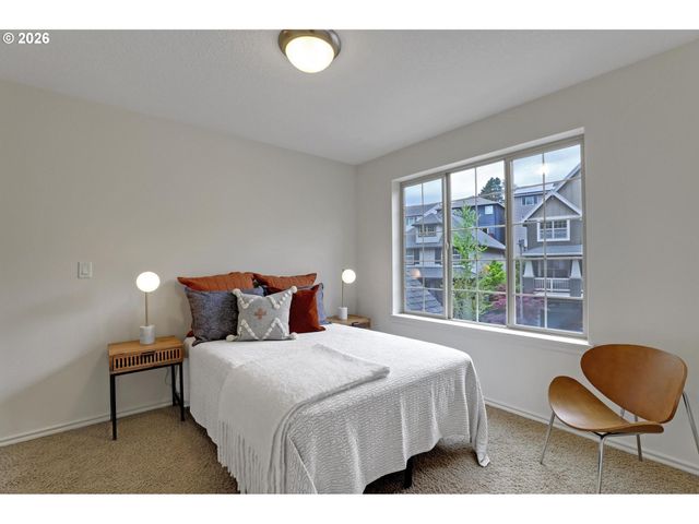 9386 Nw HARVEST HILL Dr, Portland, OR 97229