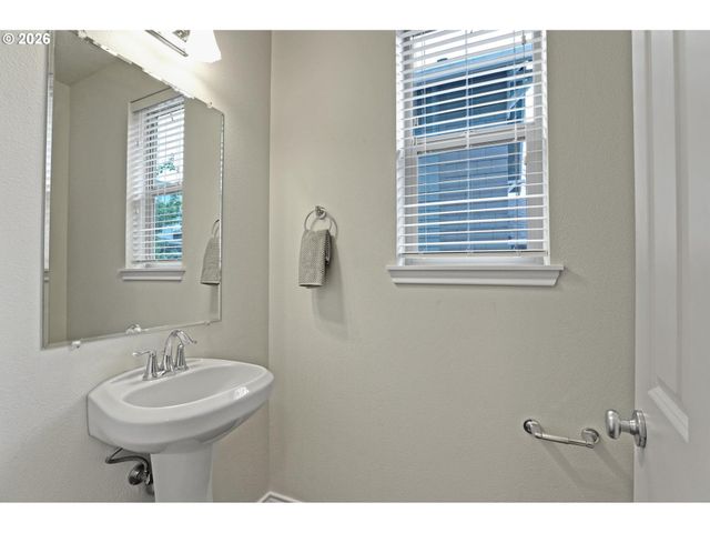 9386 Nw HARVEST HILL Dr, Portland, OR 97229