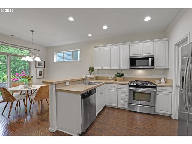 9386 Nw HARVEST HILL Dr, Portland, OR 97229