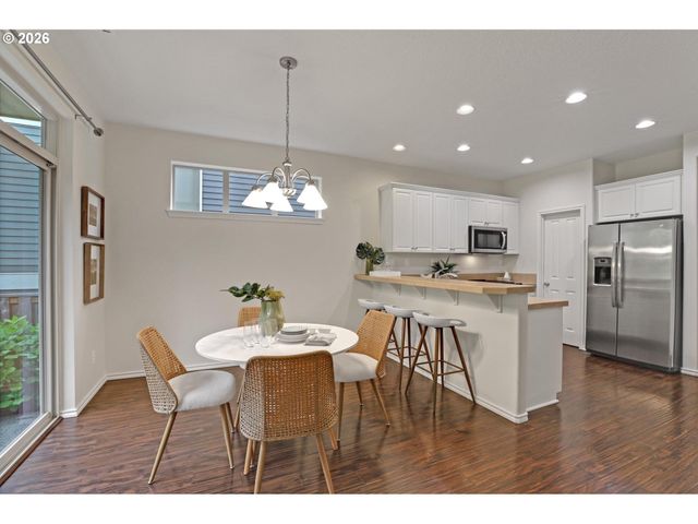 9386 Nw HARVEST HILL Dr, Portland, OR 97229