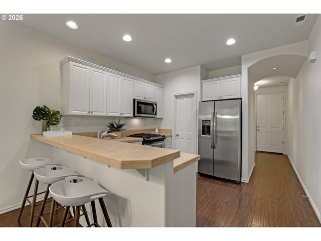 9386 Nw HARVEST HILL Dr, Portland, OR 97229