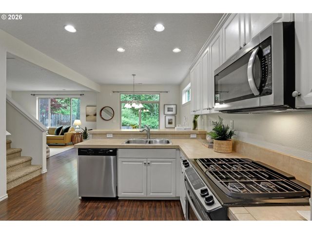 9386 Nw HARVEST HILL Dr, Portland, OR 97229