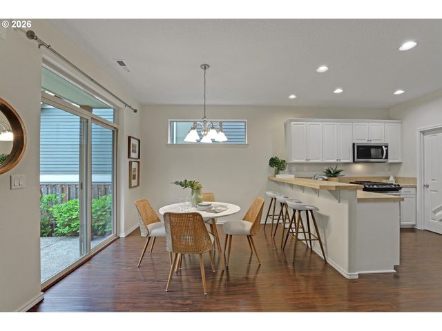 9386 Nw HARVEST HILL Dr, Portland, OR 97229