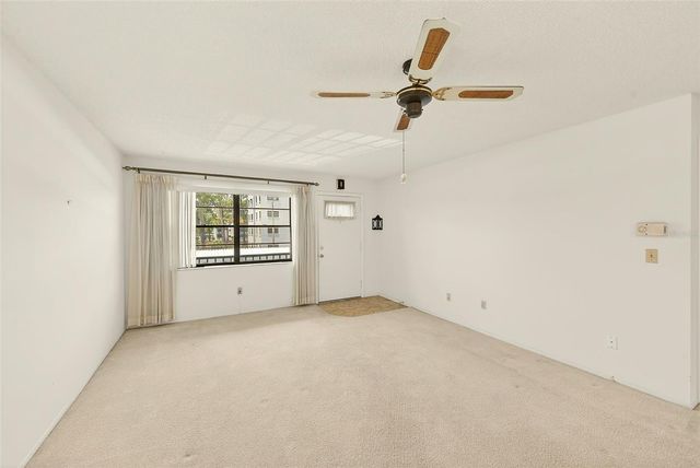 7951 58TH AVENUE N 208, St Petersburg, FL 33709